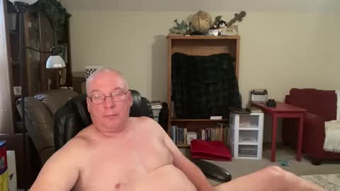 Snapshot of bustyballs100 chatting on 28, 10, 2025 bustyballs100 online show from 28, 10, 2025