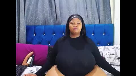 Snapshot of bustybmwx chatting on 11, 11, 2025 bustybmwx online show from 11, 11, 2025