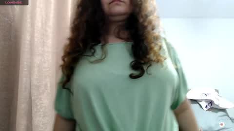 Snapshot of bustyemma chatting on 8, 5, 2026 Emma online show from 8, 5, 2026