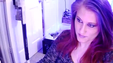 Snapshot of busybee83 chatting on 27, 10, 2025 busybee83 online show from 27, 10, 2025