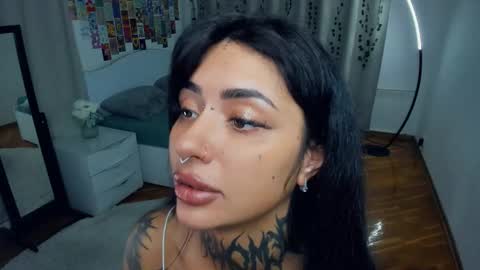 Snapshot of butter_f1y chatting on 13, 10, 2025 Sabrina online show from 13, 10, 2025
