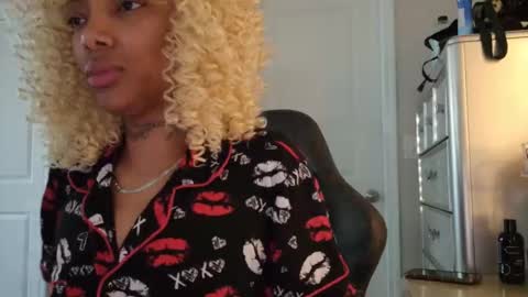 butterfly booty online show from 15, 12, 2025