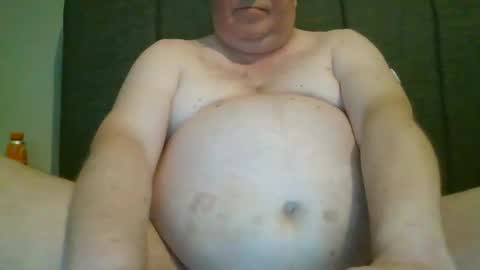 Snapshot of caerphillyphil chatting on 17, 4, 2026 caerphillyphil online show from 17, 4, 2026