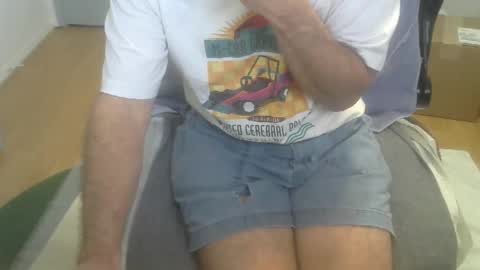 Snapshot of califun4u chatting on 5, 1, 2025 califun4u online show from 5, 1, 2025