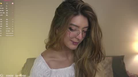 Snapshot of call_me_rosie chatting on 17, 11, 2025 online show from 17, 11, 2025