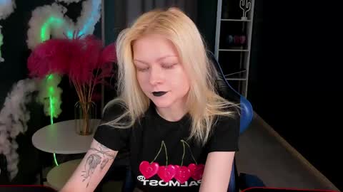 Snapshot of callista_a chatting on 22, 4, 2026 Robin online show from 22, 4, 2026