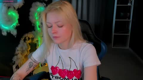Snapshot of callista_a chatting on 30, 4, 2026 Robin online show from 30, 4, 2026