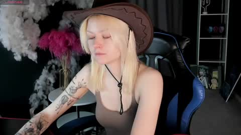 Snapshot of callista_a chatting on 18, 5, 2026 Robin online show from 18, 5, 2026