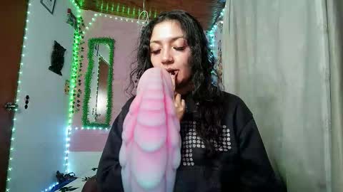 Snapshot of callme_lolas chatting on 6, 11, 2025 paula online show from 6, 11, 2025