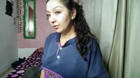 Snapshot of callme_lolas chatting on 17, 12, 2025 paula online show from 17, 12, 2025