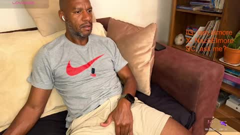 My name is Robert  Dont be shysay hi I love to chat. For requests or dirty talk please use tips  online show from 3, 4, 2026