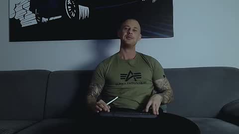 Calvin  online show from 23, 11, 2025