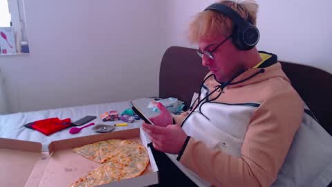 Calvinjohnlad online show from 17, 2, 2025