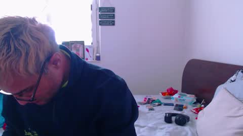 Calvinjohnlad online show from 18, 2, 2025