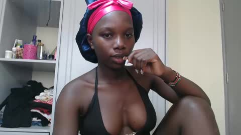 Snapshot of camclit chatting on 2, 3, 2025 Princess online show from 2, 3, 2025