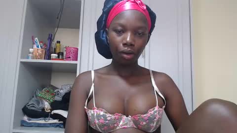 Snapshot of camclit chatting on 5, 3, 2025 Princess online show from 5, 3, 2025