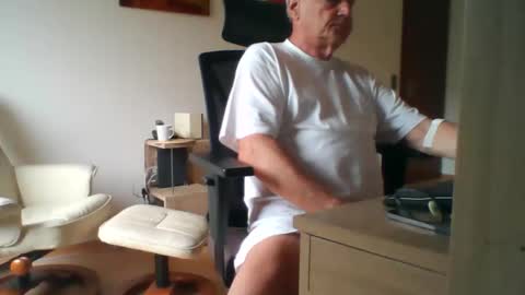 Snapshot of camcologne chatting on 19, 11, 2025 camcologne online show from 19, 11, 2025