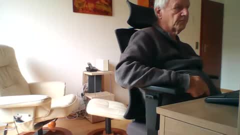 Snapshot of camcologne chatting on 3, 12, 2025 camcologne online show from 3, 12, 2025