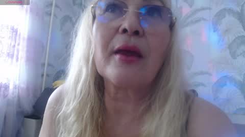 Snapshot of camdiva1 chatting on 18, 4, 2026 CamDiva1 online show from 18, 4, 2026