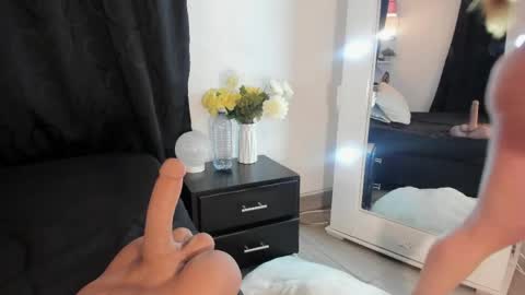 Snapshot of cami_cruzz chatting on 27, 5, 2026 Camila cruz online show from 27, 5, 2026