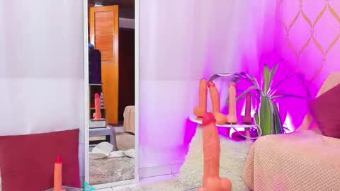 Snapshot of cami_evanns chatting on 26, 9, 2025 Camila online show from 26, 9, 2025