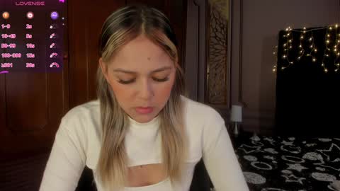 Snapshot of cami_hunter chatting on 22, 12, 2024 online show from 22, 12, 2024