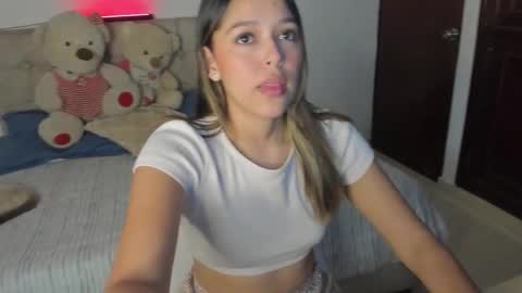 Snapshot of cami_hunter chatting on 15, 9, 2025 online show from 15, 9, 2025