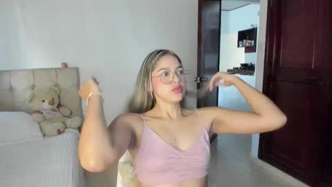 Snapshot of cami_hunter chatting on 30, 9, 2025 online show from 30, 9, 2025