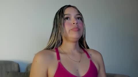 Snapshot of cami_hunter chatting on 11, 10, 2025 online show from 11, 10, 2025