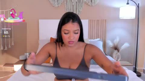 Snapshot of camila_bustamante_ chatting on 20, 4, 2026 camila_bustamante_ online show from 20, 4, 2026