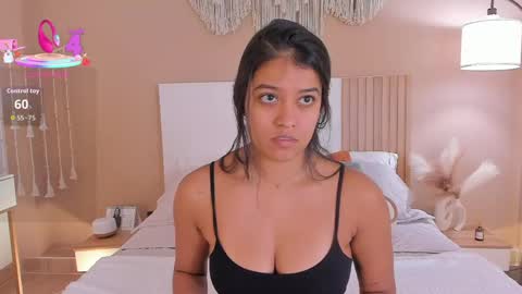 Snapshot of camila_bustamante_ chatting on 28, 5, 2026 camila_bustamante_ online show from 28, 5, 2026
