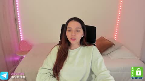 Snapshot of camila_ec2 chatting on 13, 9, 2025 C A M I online show from 13, 9, 2025