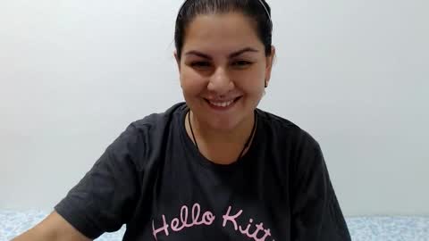 Snapshot of camila_villanueva chatting on 7, 10, 2025 Camila Villaneva online show from 7, 10, 2025
