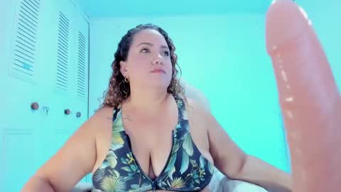 Snapshot of camilaa_foxxx chatting on 24, 1, 2025 camilaa foxxx online show from 24, 1, 2025