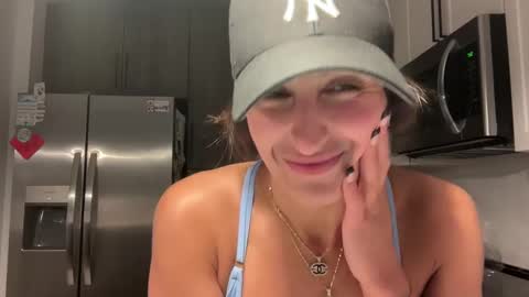 Snapshot of camiliakxoxo chatting on 6, 3, 2025 camiliakxoxo online show from 6, 3, 2025