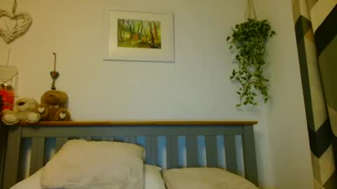 Camilla Jayne online show from 8, 3, 2025