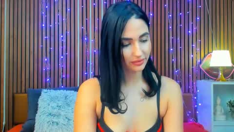 Snapshot of camillaparis25 chatting on 26, 11, 2025 Camilla online show from 26, 11, 2025
