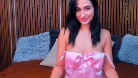 Snapshot of camillaparis25 chatting on 4, 12, 2025 Camilla online show from 4, 12, 2025