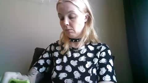 Snapshot of camille_deville chatting on 24, 2, 2025 Camille Deville online show from 24, 2, 2025