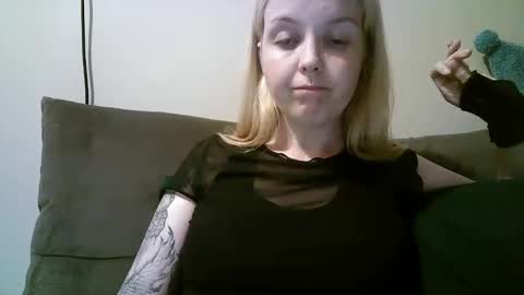 Snapshot of camille_deville chatting on 25, 2, 2025 Camille Deville online show from 25, 2, 2025