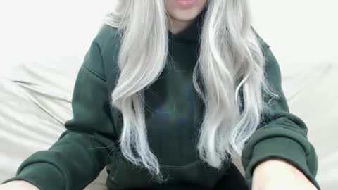 Snapshot of camillebunny chatting on 4, 12, 2025 CamilleBunny online show from 4, 12, 2025