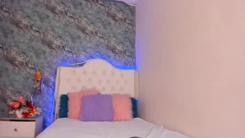 Snapshot of camillen_pettid chatting on 12, 1, 2025 C A M I L L E N Help me get to the top online show from 12, 1, 2025