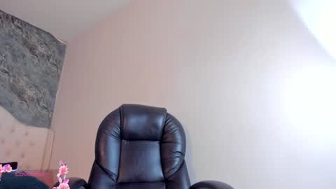 Snapshot of camillen_pettid chatting on 14, 1, 2025 C A M I L L E N Help me get to the top online show from 14, 1, 2025