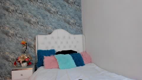 Snapshot of camillen_pettid chatting on 21, 1, 2025 C A M I L L E N Help me get to the top online show from 21, 1, 2025