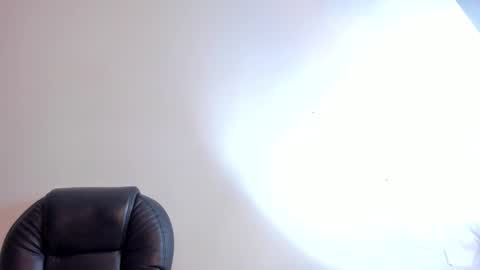 Snapshot of camillen_pettid chatting on 26, 1, 2025 C A M I L L E N Help me get to the top online show from 26, 1, 2025