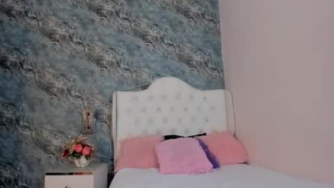 Snapshot of camillen_pettid chatting on 2, 2, 2025 C A M I L L E N Help me get to the top online show from 2, 2, 2025