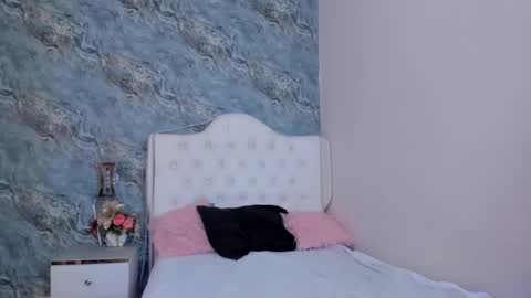 Snapshot of camillen_pettid chatting on 5, 2, 2025 C A M I L L E N Help me get to the top online show from 5, 2, 2025