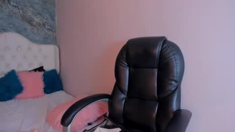 Snapshot of camillen_pettid chatting on 9, 2, 2025 C A M I L L E N Help me get to the top online show from 9, 2, 2025