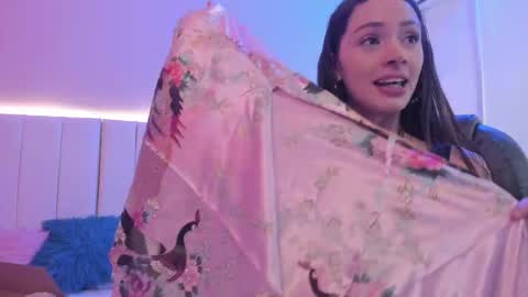 Snapshot of camillen_pettid chatting on 11, 9, 2025 C A M I L L E N Help me get to the top online show from 11, 9, 2025