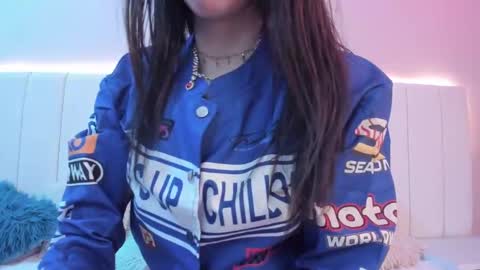 Snapshot of camillen_pettid chatting on 4, 10, 2025 C A M I L L E N Help me get to the top online show from 4, 10, 2025